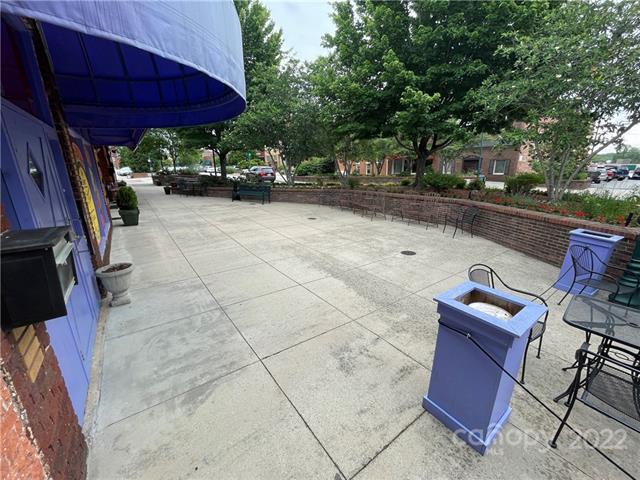 downtown hendersonville sidewalk dining business