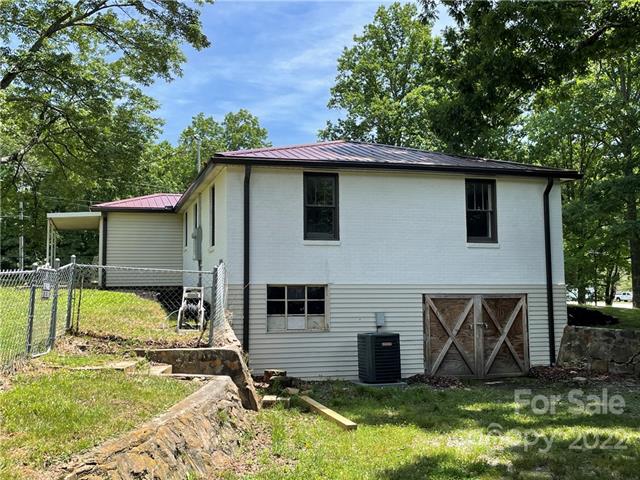 brick ranch in Mills River