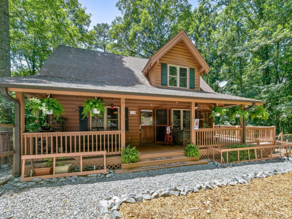 cabin for sale in gated community in nebo NC