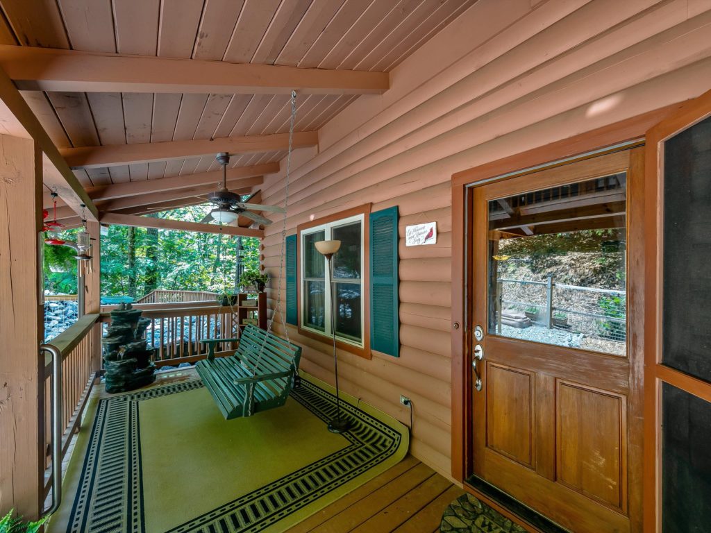 cabin for sale in gated community in nebo NC
