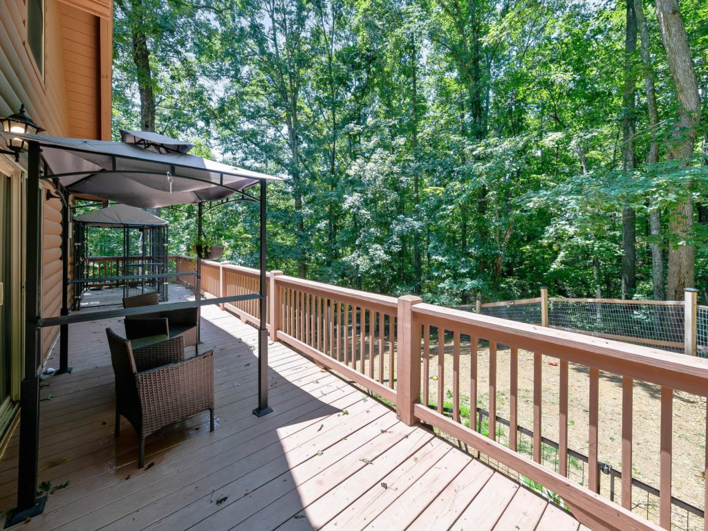 cabin for sale in gated community in nebo NC with fenced yard