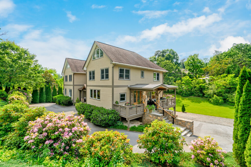 Lakeview Park Beaver Lake home for sale in North Asheville