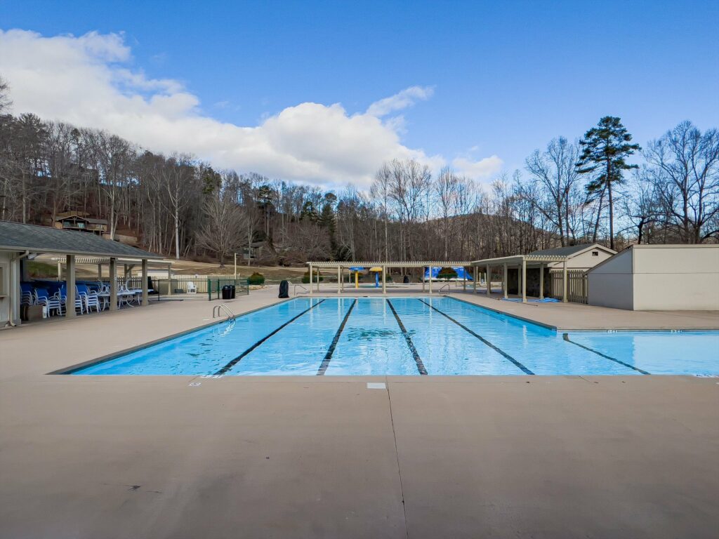 Rumbling Bald resort pool