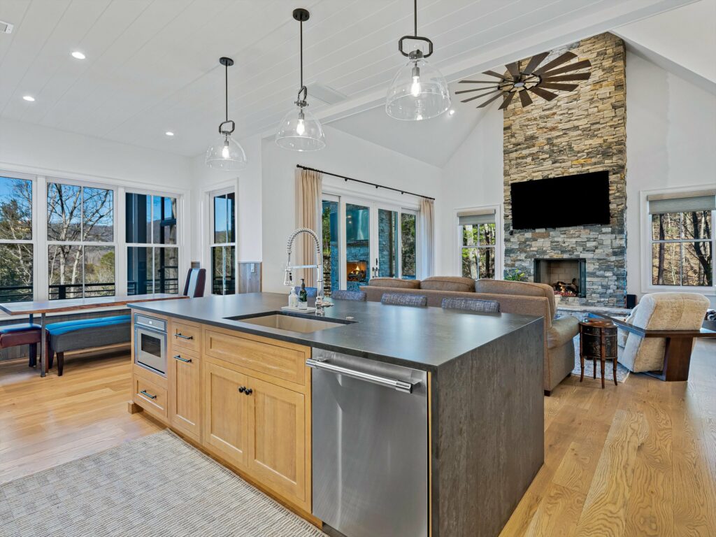 Home for Sale in Asheville's Grove Park Cove