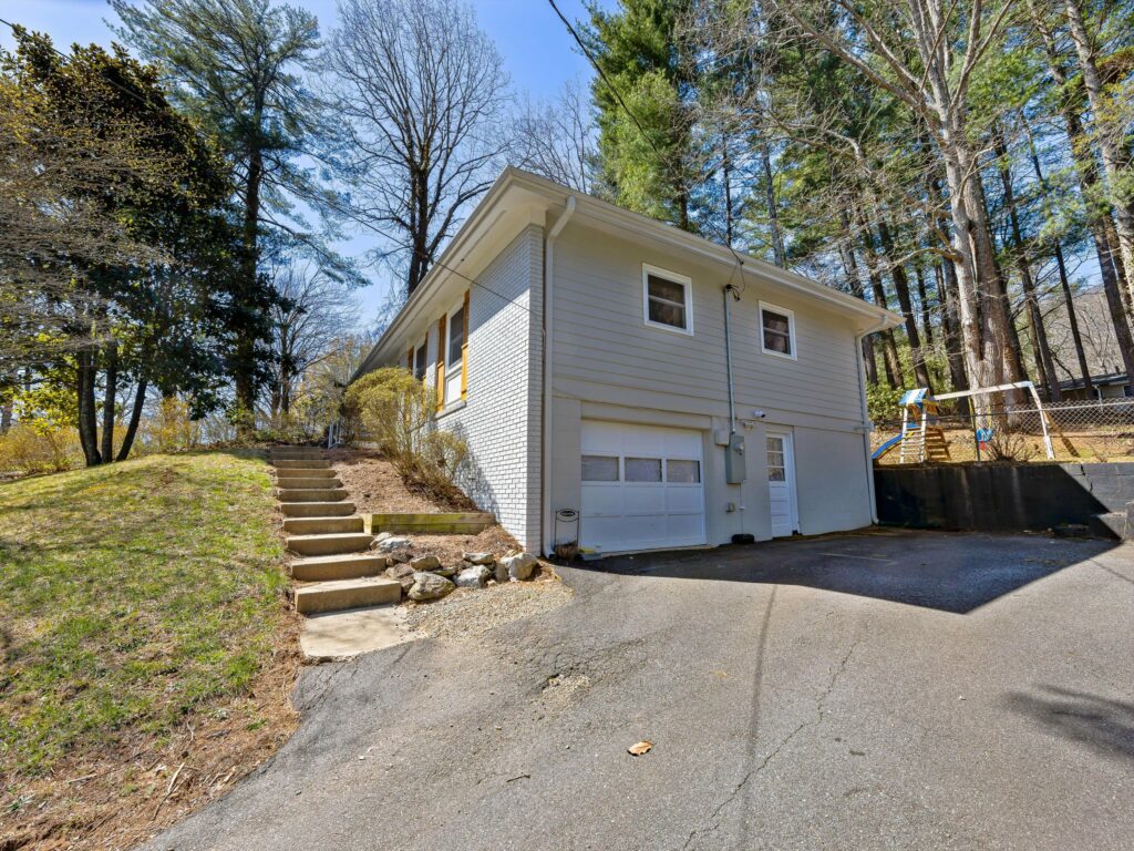 garage in Haw Creek home for sale