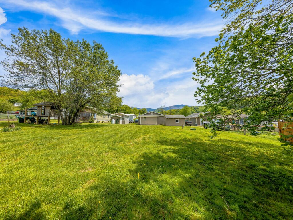 Affordable Bungalow for Sale in Waynesville with mountain views