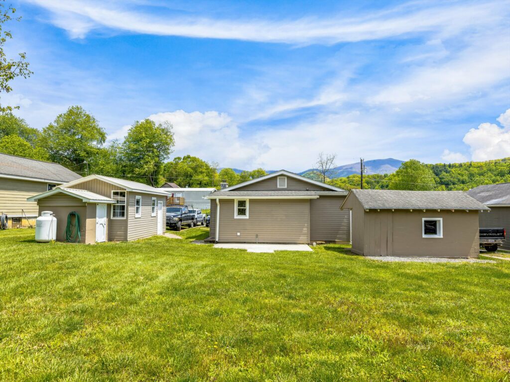 Affordable Bungalow for Sale in Waynesville with mountain views