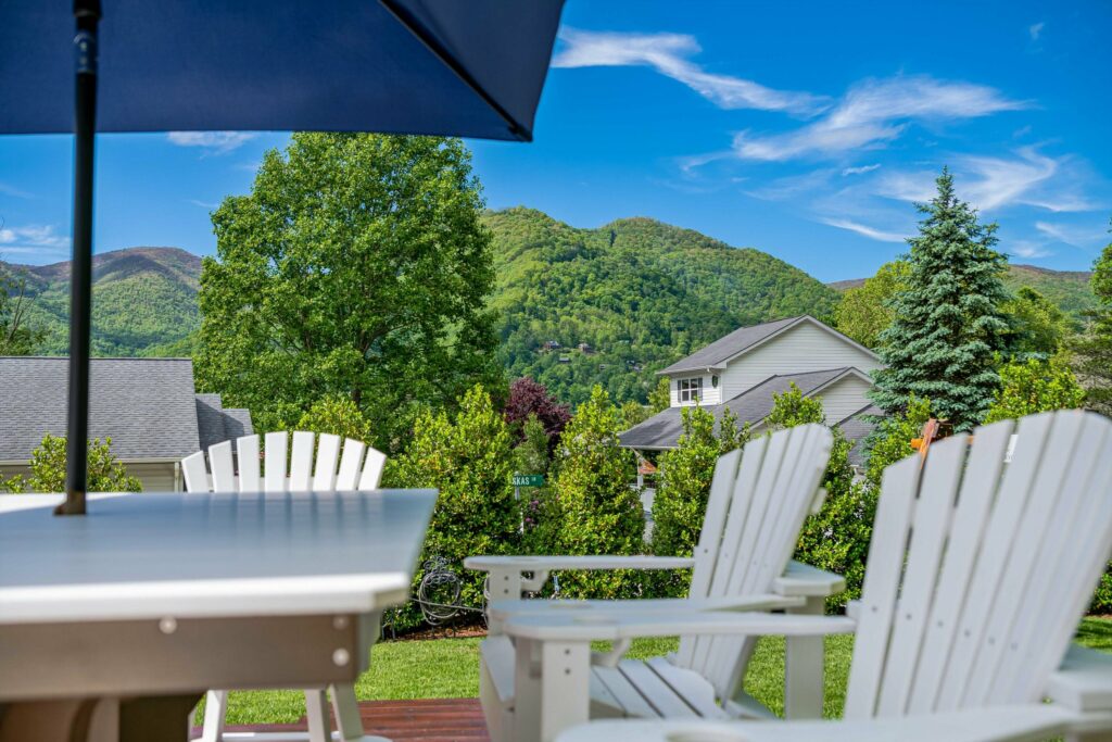 Fully-Furnished Maggie Valley Home and Lot