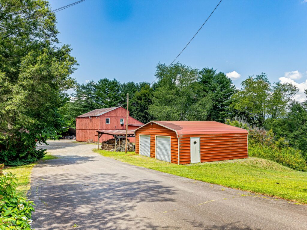 Western NC large acreage estate for sale barn