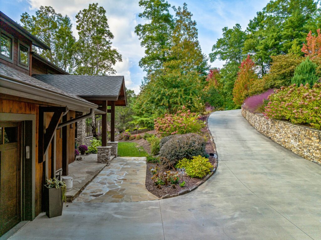 Luxurious Modern Mountain Estate in Asheville's Biltmore Park with privacy