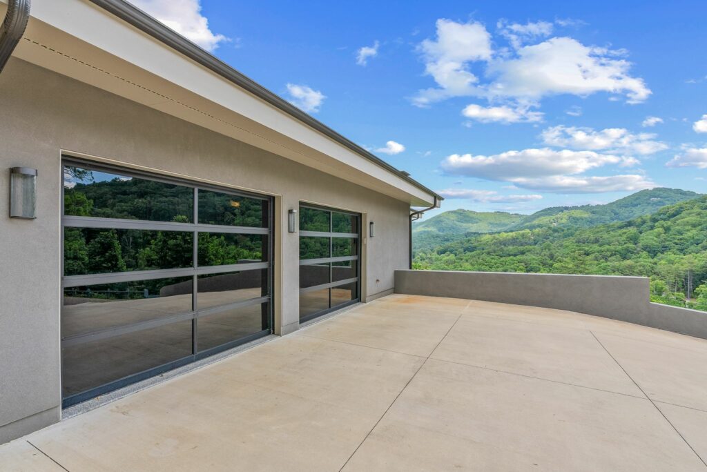 Grove Pointe Cove house for sale in Asheville garage