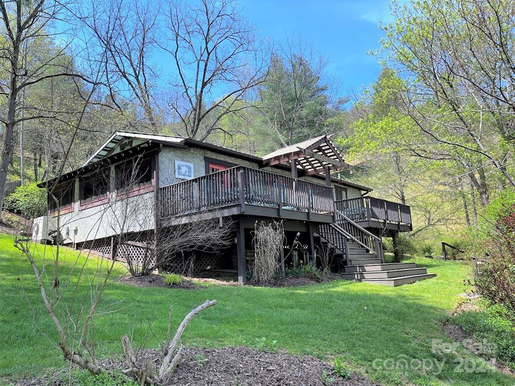 Bend of Ivy Lodge in Western North Carolina is for sale, The Pavilion