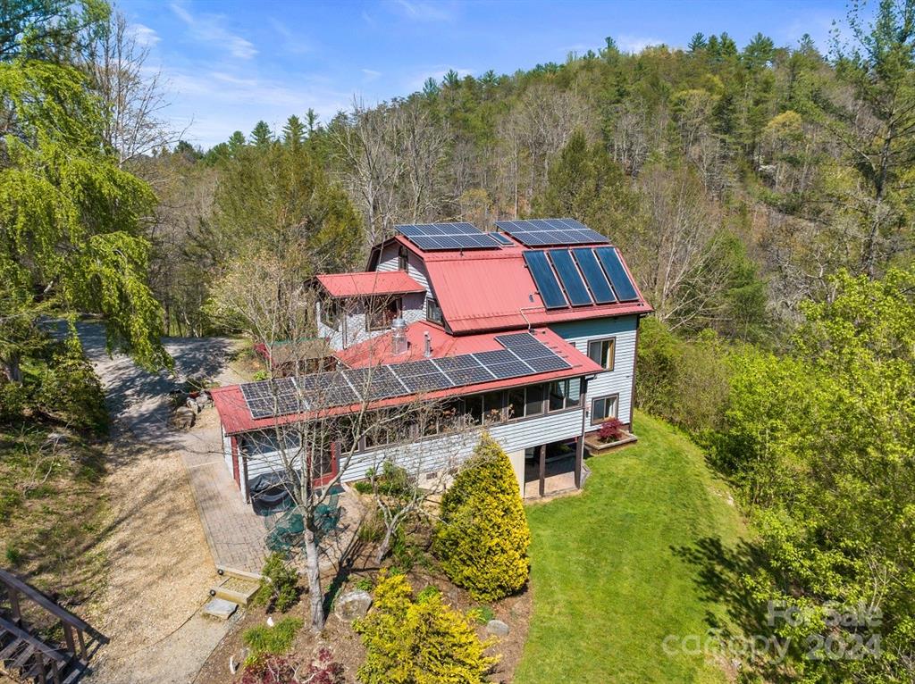 Bend of Ivy Lodge in Western North Carolina is for sale, The Lodge