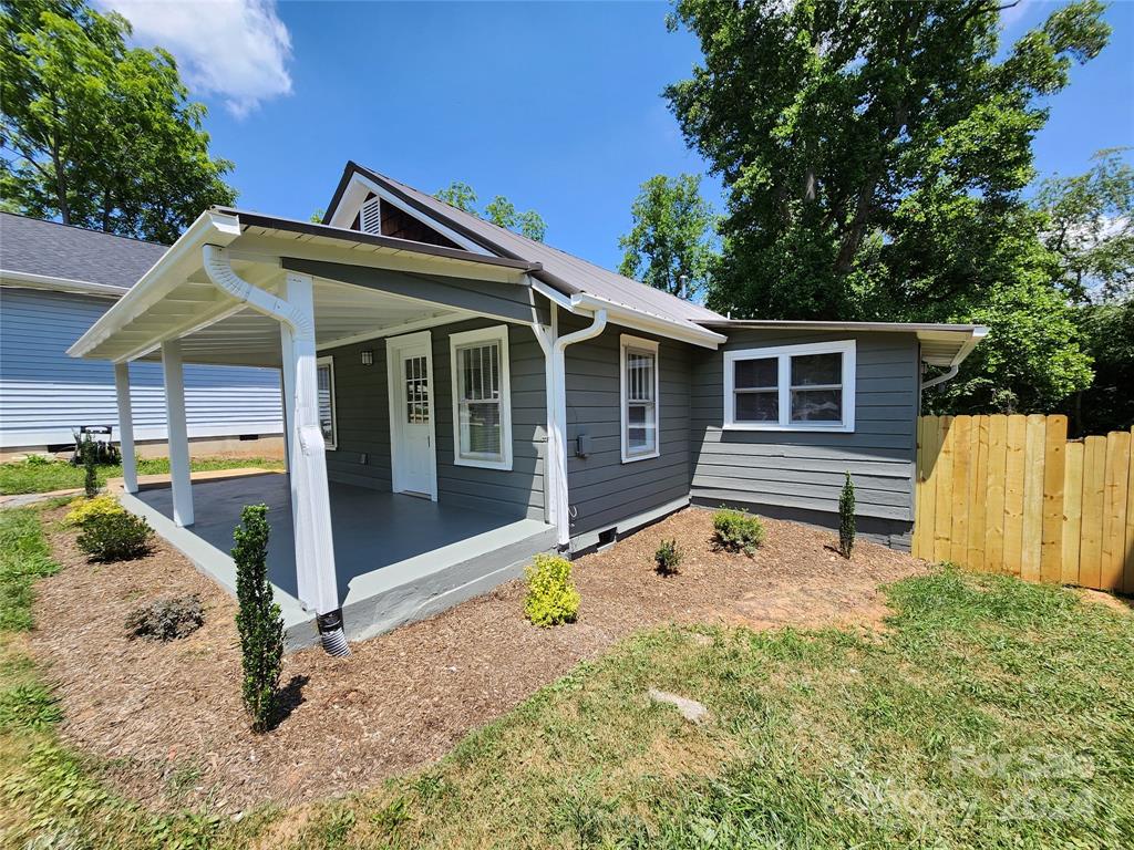 South Asheville Bungalow for Sale curb appeal