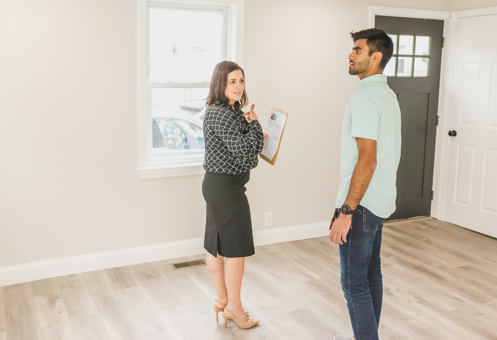 buyer agent helping a client